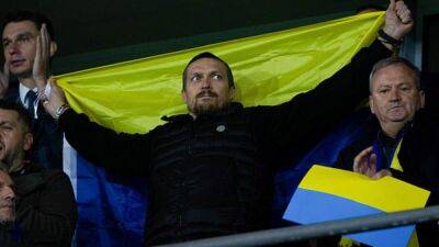 Чемпион мира на трибунах: Усик поддержал сборную Украины на матче Лиги наций – фото из поединка