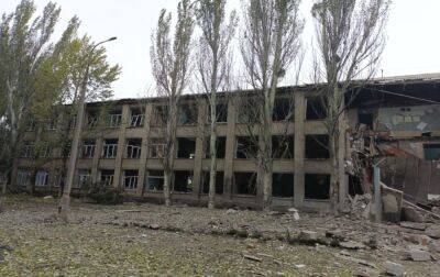 Окупанти вранці вдарили по Миколаївці: ракета влучила в школу, де ховалися цивільні