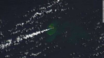 Виверження вулкана «подарувало» карликовій державі новий острів