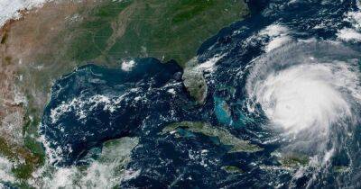 Настоящее безумие. Ученые получили видео изнутри сильного урагана "Фиона" (видео)
