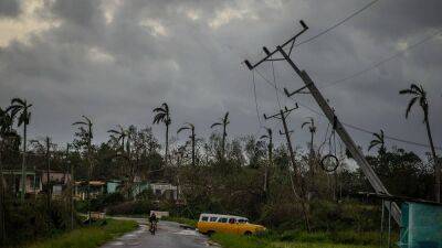 Ураган "Йен" оставил Кубу без электричества и движется к Флориде