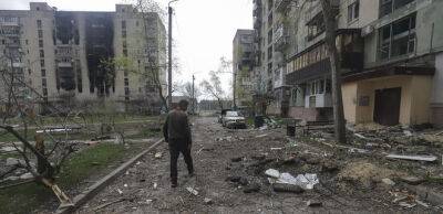 "Як у 14-му з пограбованого "Метро": У зруйнованому Сєвєродонецьку окупанти підкуповують місцевих жителів