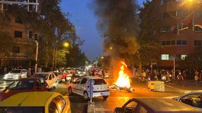 В Иране не стихает волна протестов