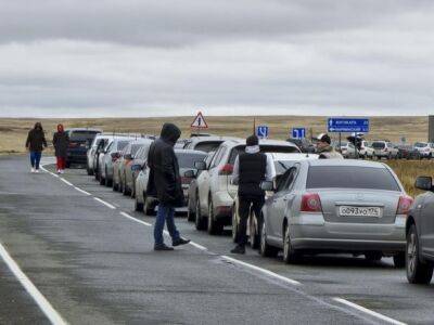 Более 194 тысяч россиян сбежали от мобилизации за границу – AP