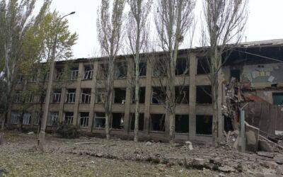 Обстрелы Донецкой области продолжаются: атакована школа с хранилищем для мирного населения (ФОТО)