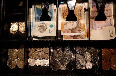 МВФ раскритиковал бюджетный план Британии, фунт снова летит вниз
