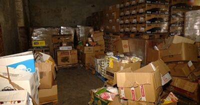 Тонны гуманитарки гниют на складах: чиновникам в Чернигове грозит уголовное дело (фото, видео)
