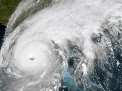 Ураган "Иен" достиг берегов Флориды: более 2 млн абонентов остались без света