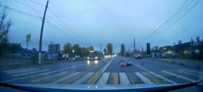 Наезд на пешехода в Твери попал на видео / 18+