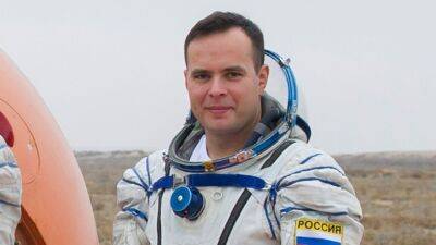 Российские космонавты вернулись на Землю с МКС