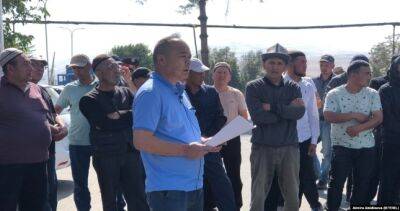 В Кыргызстане сотни людей вышли на акцию протеста из-за опасений относительно передачи Кемпирабадского водохранилища Узбекистану
