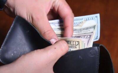 Обменники аж трясет: украинцев предупредили о долларе по 50 грн