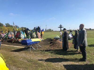 На Лозовщине похоронили солдата, погибшего под Купянском (фото)