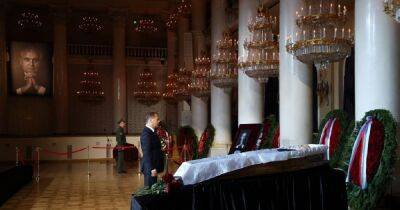 Проститься с Михаилом Горбачевым приехали Дмитрий Медведев и Алла Пугачева (фото)