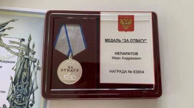Путин вручил медаль осужденному за убийства главарю банды – погиб на войне в Украине