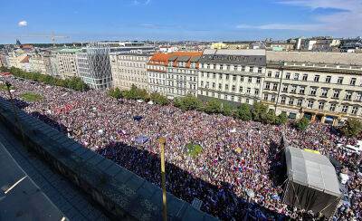 Антиправительственный митинг в центре Праги собрал 70 тыс. человек
