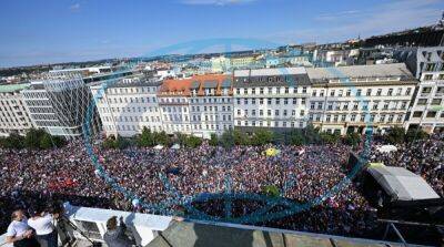 В Праге 70 000 человек вышли на протест против отказа правительства сотрудничать с россией – детали