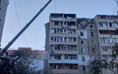 Окупанти вдарили ракетою С-300 по житловому будинку у Миколаєві: у ОП показали наслідки