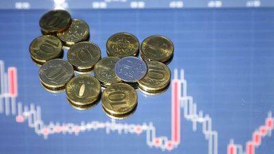 Аналитик допустил падение курса рубля к концу 2022 года из-за санкций