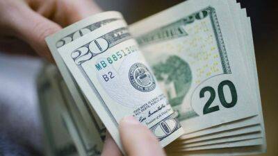 Курс доллара развернулся в сторону понижения: за несколько можно купить валюту