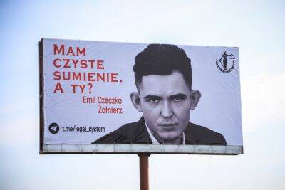 "У меня есть совесть, а у вас?" Билборд с фотографией польского солдата Эмиля Чечко появился на Гродненщине недалеко от границы с Польшей