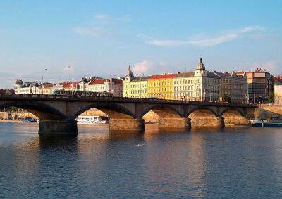 В Праге мужчина утонул при попытке на спор переплыть реку