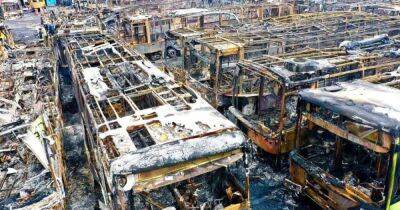 Металлические скелеты: как выглядит автобусный парк Днепра после удара ВС РФ (фото)