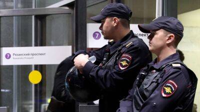 В Москве десятки человек задержаны в метро