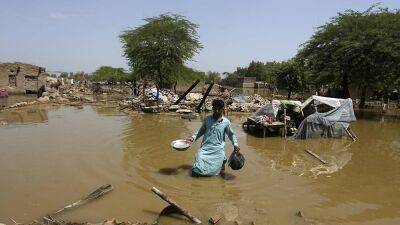 Пакистан под водой: страна принимает международную помощь