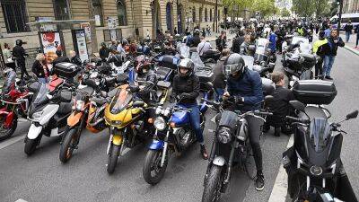 Париж: протесты против платной парковки для мотоциклов