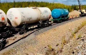 В России пустили под откос поезд с топливом