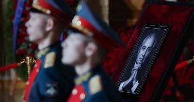 На похоронах Горбачева задержали несколько человек, протестовавших против войны в Украине