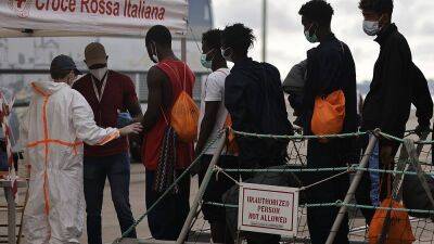 Мигранты в Средиземноморье и Ла-Манше