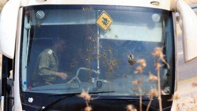 Террористы расстреляли израильский автобус на Западном берегу: семь человек получили ранения