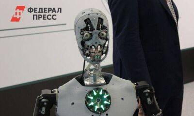 Робот, который умеет флиртовать, работает на ВЭФ во Владивостоке