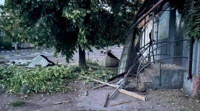 Обстрел Никополя: повреждены дома, гимназия, магазин и кафе