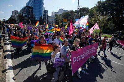 ЕС призвал власти Сербии разрешить гей-парад