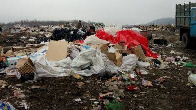 Жители станицы Полтавской перекрыли дорогу к мусорному полигону