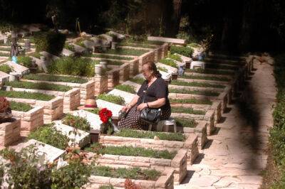 Беер-Шева: десятки семей пострадали от мошенничества с могильными памятниками