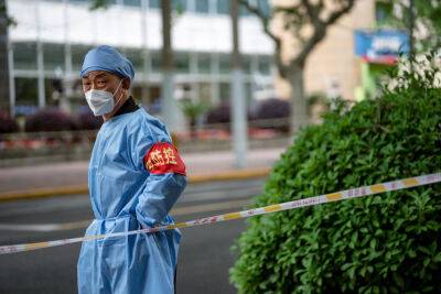 Китай продолжает сидеть в локдаунах, добиваясь «победы» над коронавирусом