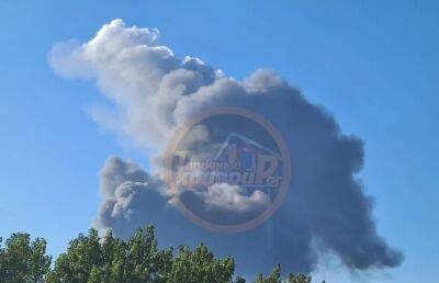 Ракетний удар по Кривому Рогу: над містом піднімається стовп диму