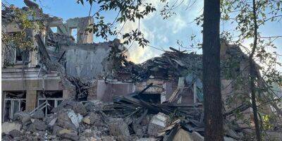 Оккупанты в Донецкой области ранили четырех гражданских и разрушили школу