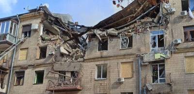 Росіяни знову вгатили по центру Харкова: поцілили у житлову багатоповерхівку