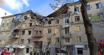 ВС РФ нанесли новые удары по Харькову: одна из ракет прилетела в жилой дом (фото, видео)