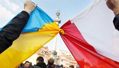 У Польщі скасували податок на доходи для українських біженців, які працюють віддалено