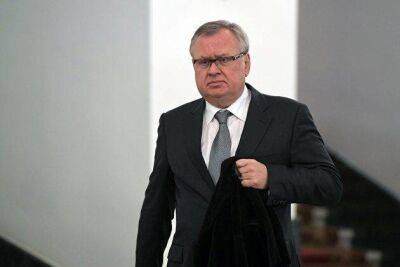 Глава ВТБ Костин заявил, что российской экономике не грозит "юанизация"