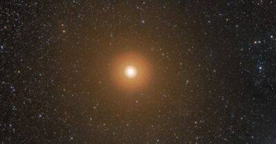 Гигантская звезда Бетельгейзе 2000 лет назад выглядела по-другому: что выяснили ученые
