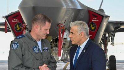 Лапид на базе эскадрильи F-35 пригрозил Ирану: "У Израиля длинные руки"