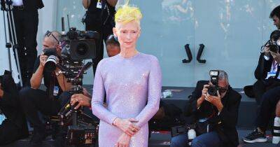Тильда Суинтон покрасила волосы в цвет цыпленка ради Венецианского кинофестиваля