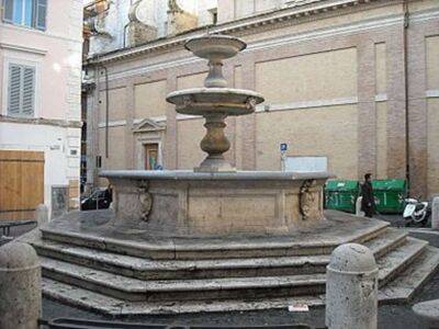 У Римі оштрафували на 450 євро американського туриста за те, що він їв морозиво в недозволеному місці